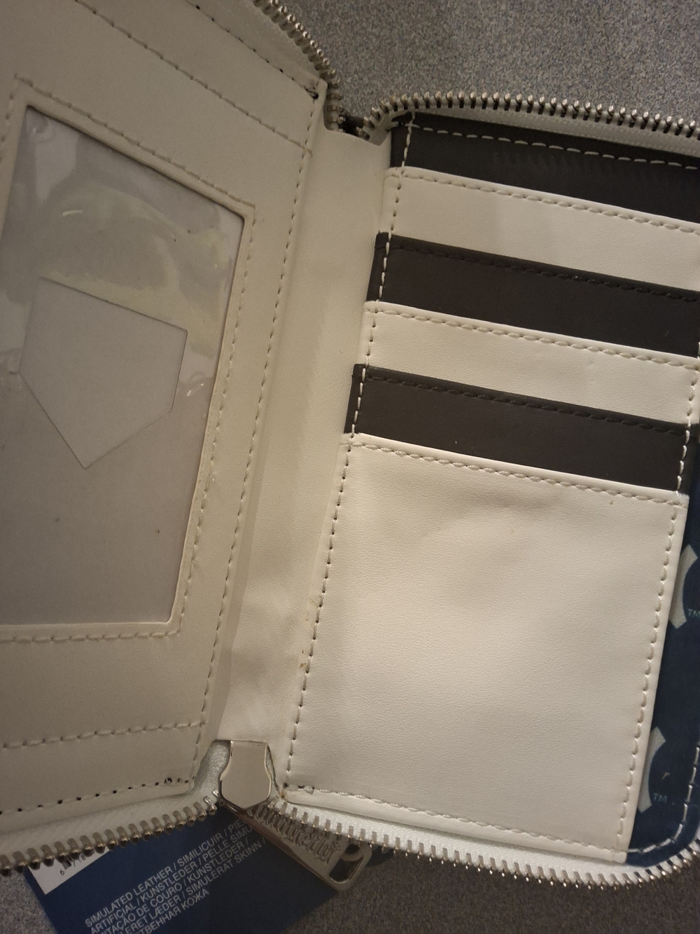 Loungefly New York Yankees Black Zip Wallet - Picture 3 of 8